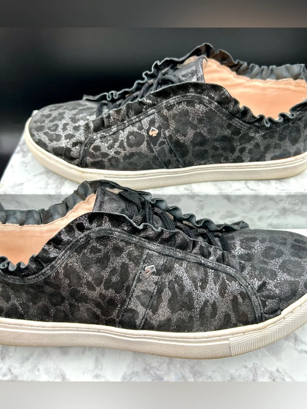 KATE SPADE Lynn  Speakers Metallic Leopard Print  Leather. Size 8.5 M